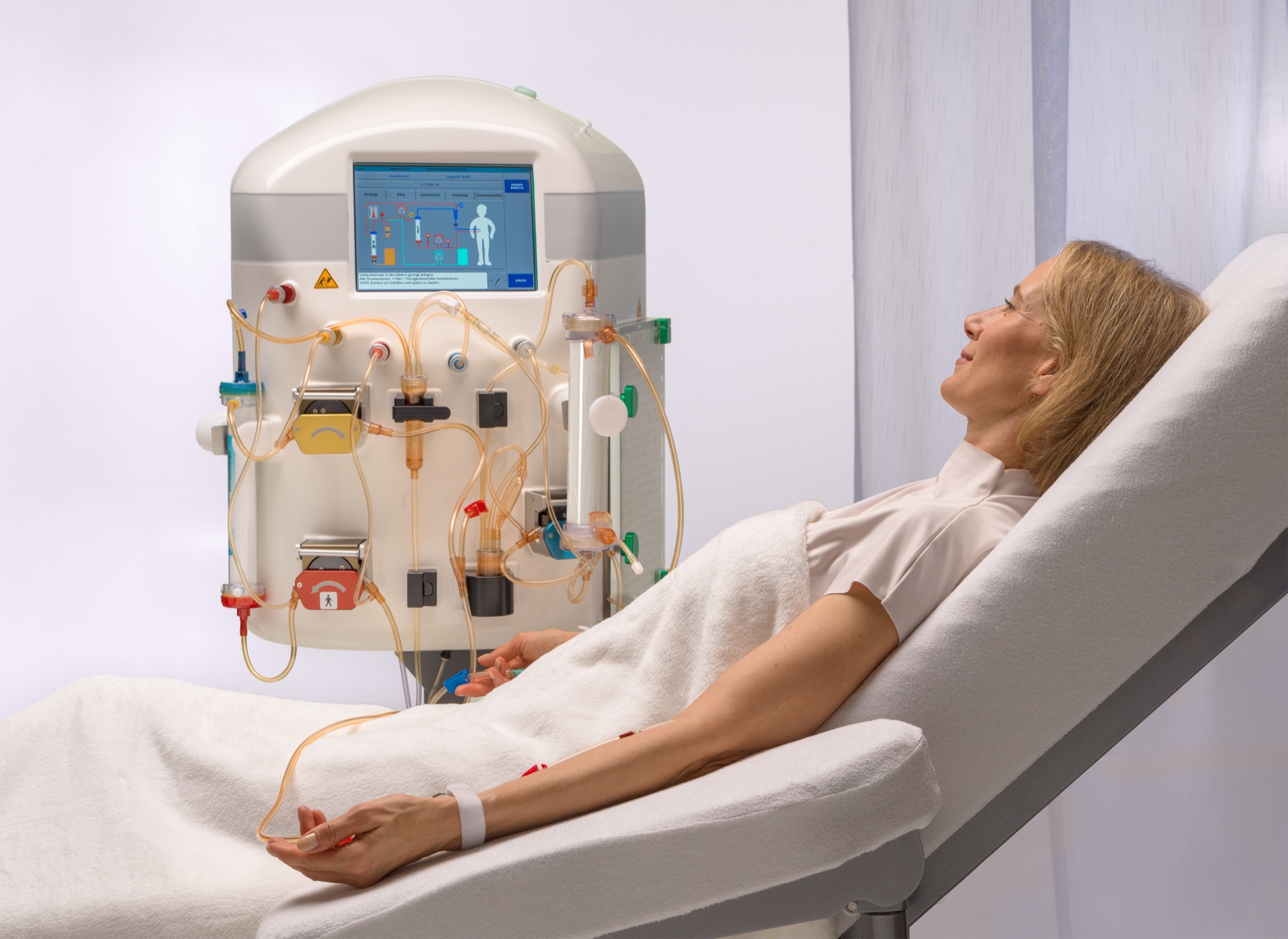 Patientin während einer INUSpherese-Sitzung in der BODI MVZ Praxis
